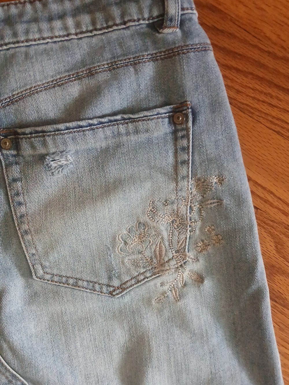 Democracy Light Wash Embroidered & Distresses Denim Skirt ■ Size 4 - Picture 6 of 7